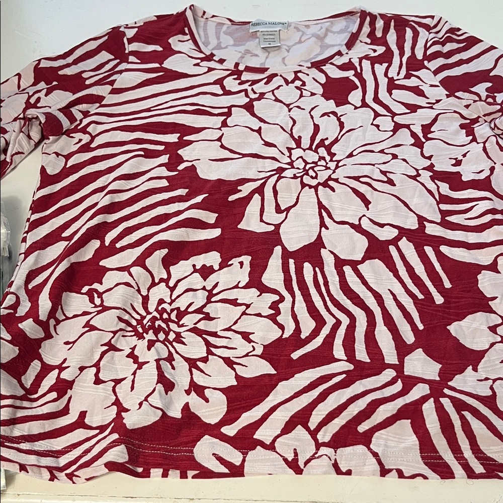 Rebecca Malone Medium 3/4 Sleeve Red Floral Print Blouse